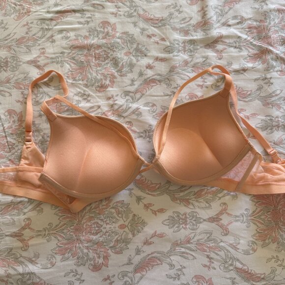 Victoria's Secret Bombshell Bra [34B] - Picture 2 of 4